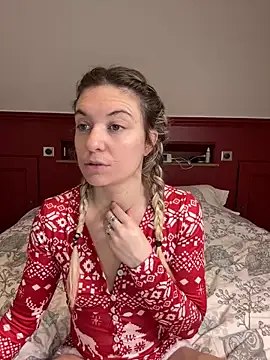 Snapshot of carlaaa chatting on 12/14/25, 10:25 carlaaa online show from 12/14/25, 10:25