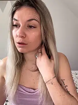 Snapshot of carlaaa chatting on 02/15/26, 08:57 carlaaa online show from 02/15/26, 08:57