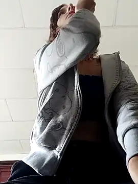 Ambar Roux  online show from 10/31/25, 01:23