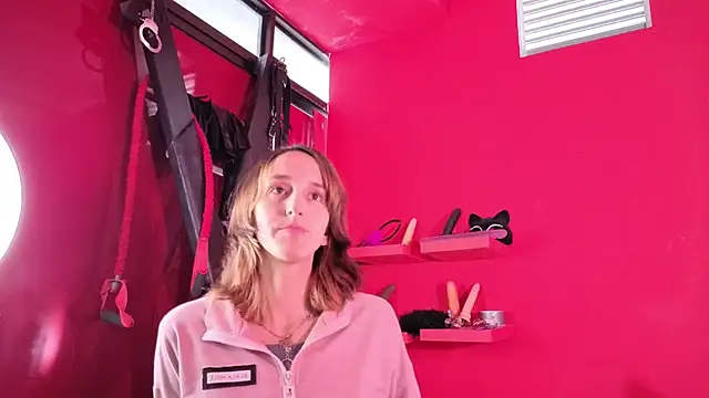 Ambar Roux  online show from 11/22/25, 03:22