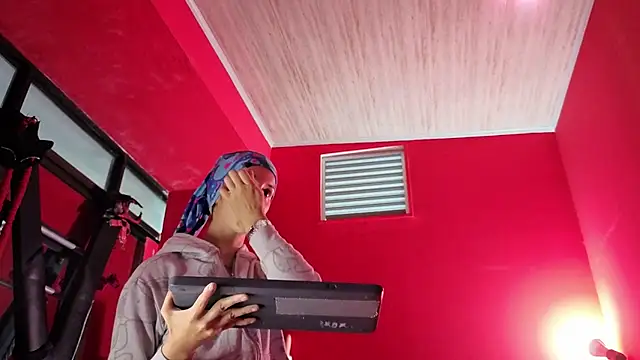 Ambar Roux  online show from 02/02/26, 07:56