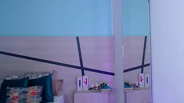 Snapshot of violeta_leon chatting on 01/05/25, 06:13 violeta leon online show from 01/05/25, 06:13