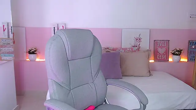 Snapshot of violeta_leon chatting on 02/11/25, 06:19 violeta leon online show from 02/11/25, 06:19