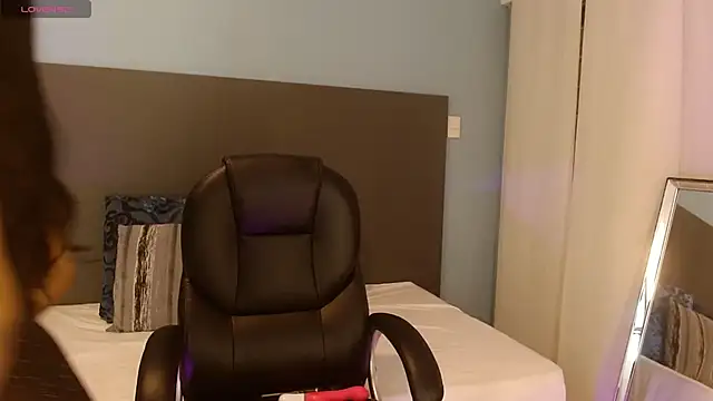 Snapshot of violeta_leon chatting on 09/24/25, 03:21 violeta leon online show from 09/24/25, 03:21