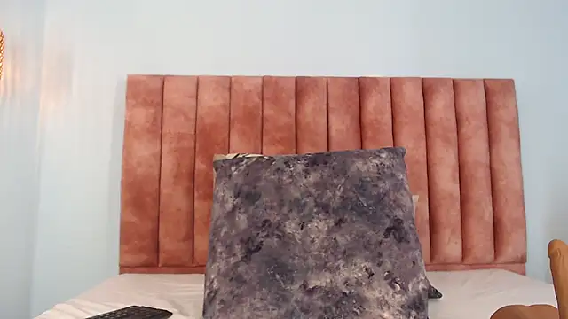 Snapshot of violeta_leon chatting on 02/20/26, 06:26 violeta leon online show from 02/20/26, 06:26