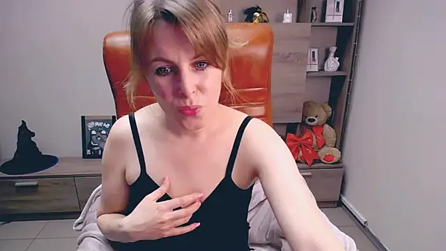 Hot Milady online show from 04/01/26, 07:53