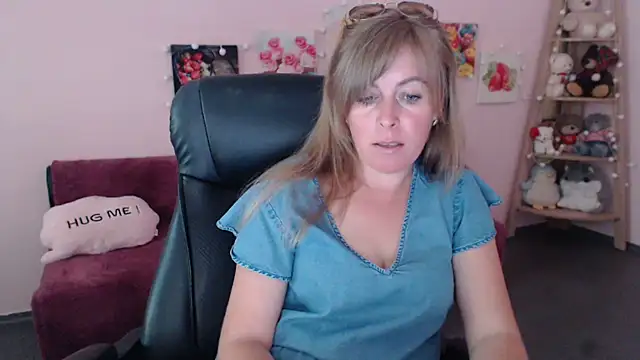 Snapshot of Hot_Milady chatting on 06/25/26, 07:46 Hot Milady online show from 06/25/26, 07:46