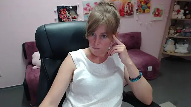 Snapshot of Hot_Milady chatting on 08/08/26, 07:43 Hot Milady online show from 08/08/26, 07:43