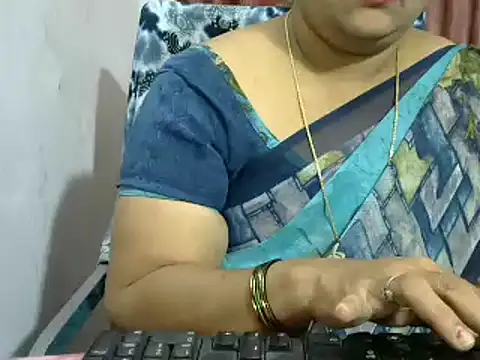 Snapshot of Naughty_Nityaa chatting on 01/17/25, 01:03 Naughty Nityaa online show from 01/17/25, 01:03