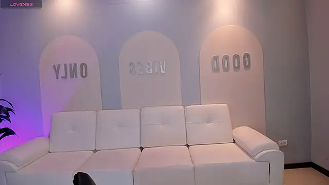 ValeriaRoldanX online show from 04/19/26, 10:25