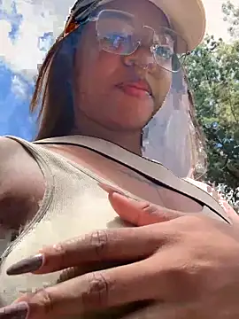 Snapshot of tiana_nave chatting on 10/12/25, 04:17 tiana nave online show from 10/12/25, 04:17