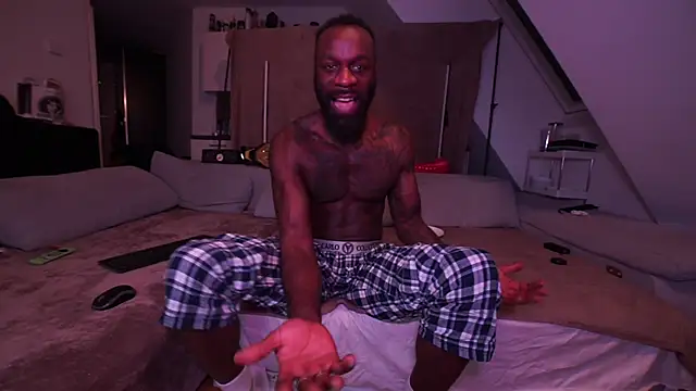 MacTroy online show from 01/05/25, 04:16