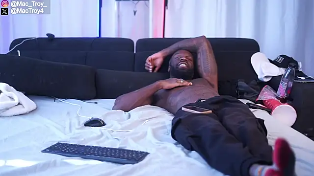 MacTroy online show from 09/12/25, 10:48