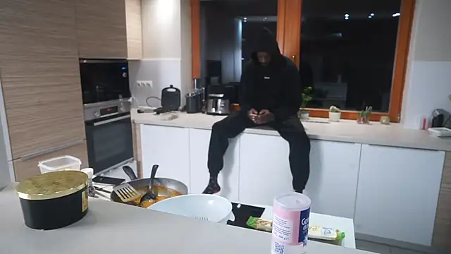 MacTroy online show from 10/09/25, 06:17