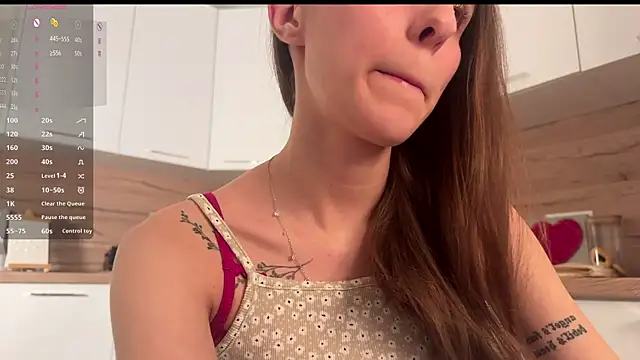 Snapshot of HellPeach chatting on 12/22/25, 04:26 HellPeach online show from 12/22/25, 04:26