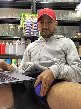 JuanZapata33 online show from 12/02/24, 05:48