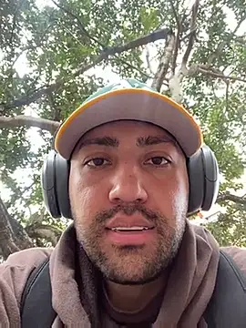 JuanZapata33 online show from 01/01/25, 08:47