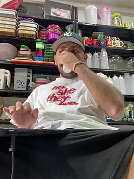 JuanZapata33 online show from 01/21/25, 06:34