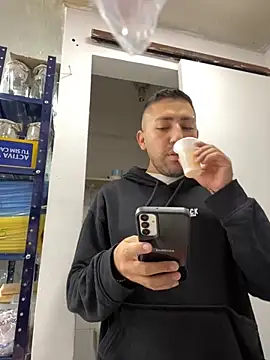 JuanZapata33 online show from 10/01/25, 06:25