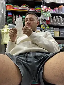 JuanZapata33 online show from 10/09/25, 10:19