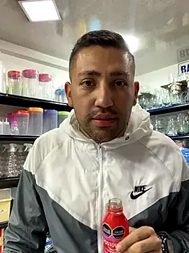 JuanZapata33 online show from 10/13/25, 09:37