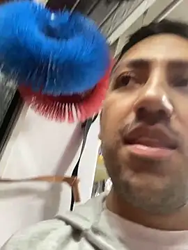 JuanZapata33 online show from 10/22/25, 11:04