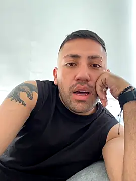 JuanZapata33 online show from 10/27/25, 09:08