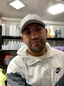 JuanZapata33 online show from 11/25/25, 07:25