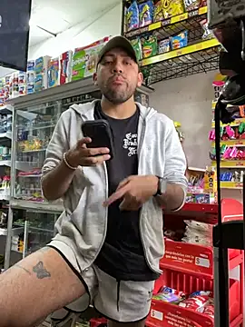 JuanZapata33 online show from 04/07/26, 08:53