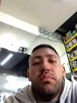 JuanZapata33 online show from 04/09/26, 10:04