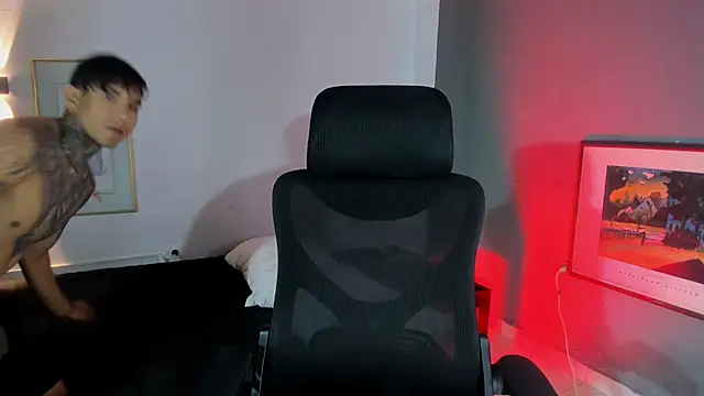 Snapshot of Travistanner_28 chatting on 11/26/25, 02:12 Travistanner 28 online show from 11/26/25, 02:12