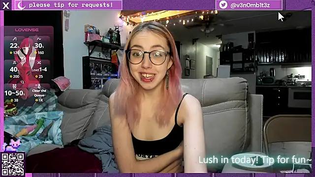 Snapshot of v3n0mb1t3z chatting on 11/30/25, 01:31 v3n0mb1t3z online show from 11/30/25, 01:31