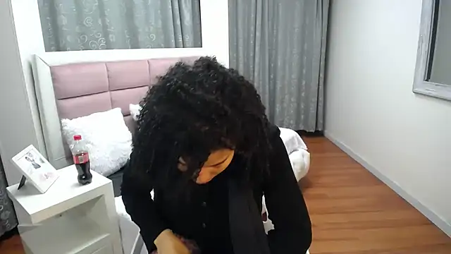 Snapshot of Mayaa_ross chatting on 12/14/24, 03:18 Mayaa ross online show from 12/14/24, 03:18