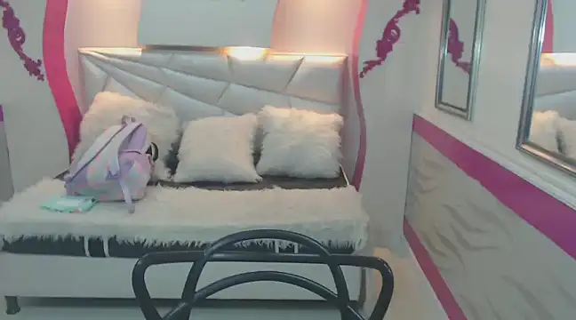 Snapshot of Mayaa_ross chatting on 12/19/24, 06:45 Mayaa ross online show from 12/19/24, 06:45