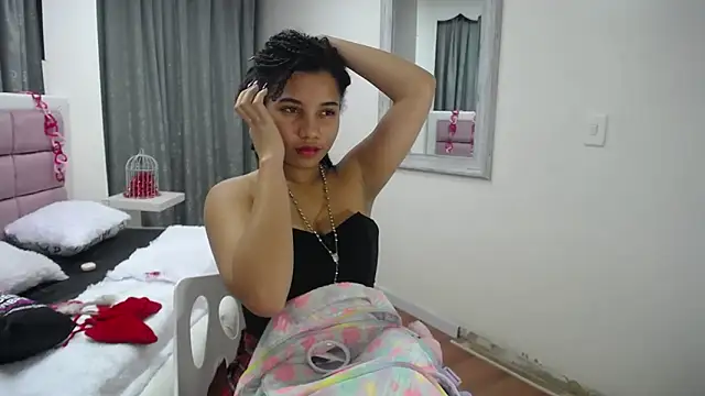 Snapshot of Mayaa_ross chatting on 02/15/25, 06:12 Mayaa ross online show from 02/15/25, 06:12