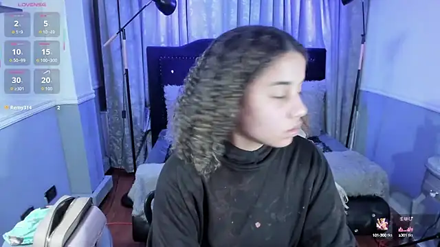 Snapshot of Mayaa_ross chatting on 09/18/25, 03:41 Mayaa ross online show from 09/18/25, 03:41