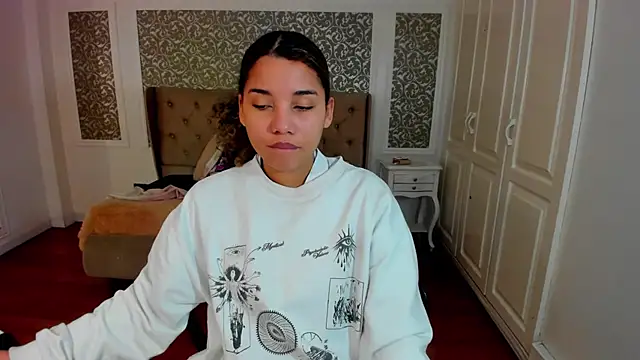 Snapshot of Mayaa_ross chatting on 09/24/25, 03:54 Mayaa ross online show from 09/24/25, 03:54