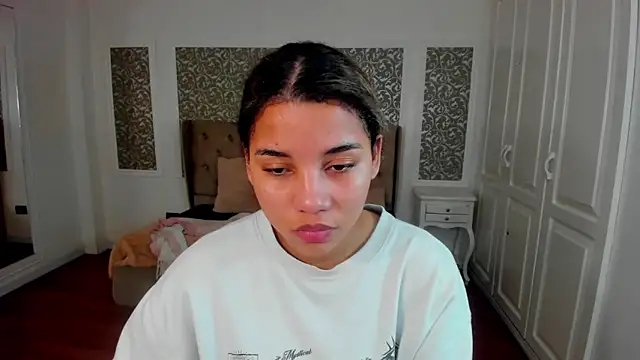 Snapshot of Mayaa_ross chatting on 09/25/25, 02:04 Mayaa ross online show from 09/25/25, 02:04