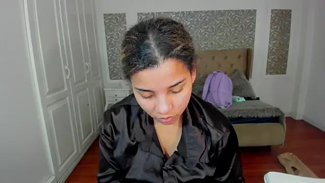 Snapshot of Mayaa_ross chatting on 09/29/25, 02:06 Mayaa ross online show from 09/29/25, 02:06