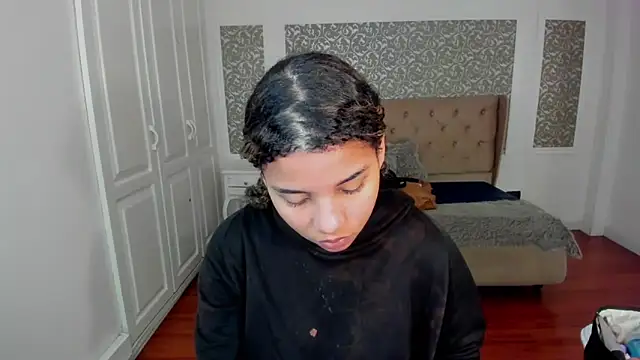 Snapshot of Mayaa_ross chatting on 10/01/25, 02:17 Mayaa ross online show from 10/01/25, 02:17