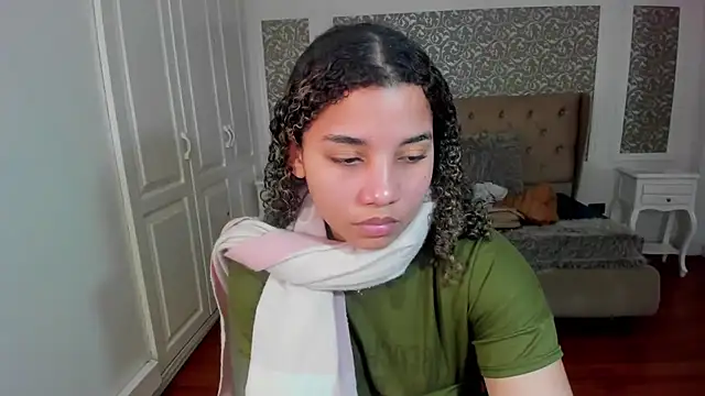 Snapshot of Mayaa_ross chatting on 10/08/25, 02:09 Mayaa ross online show from 10/08/25, 02:09