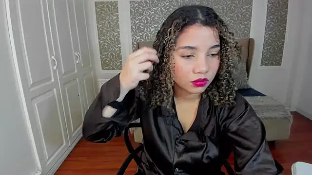 Snapshot of Mayaa_ross chatting on 10/10/25, 02:54 Mayaa ross online show from 10/10/25, 02:54