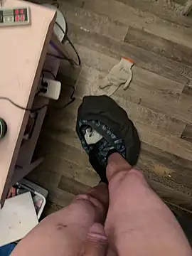 Hornyguynotshy198214 online show from 02/12/26, 12:38