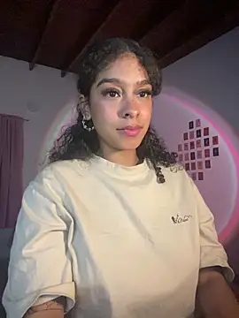 Snapshot of Arteatenea__ chatting on 12/15/24, 03:34 Arteatenea online show from 12/15/24, 03:34