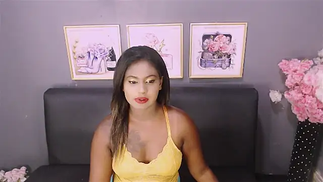 Snapshot of Littleindianmilf chatting on 01/08/25, 09:00 Littleindianmilf online show from 01/08/25, 09:00
