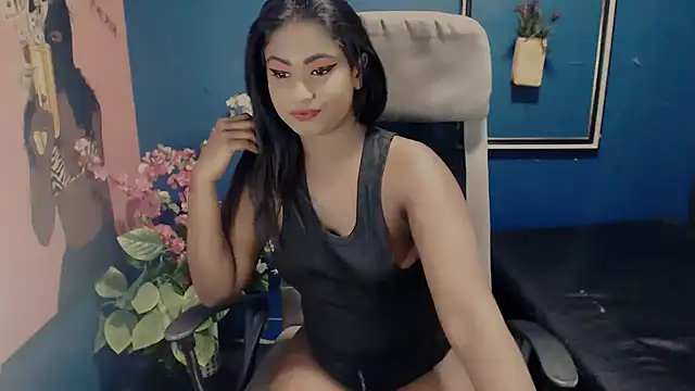 Snapshot of Littleindianmilf chatting on 09/18/25, 09:44 Littleindianmilf online show from 09/18/25, 09:44