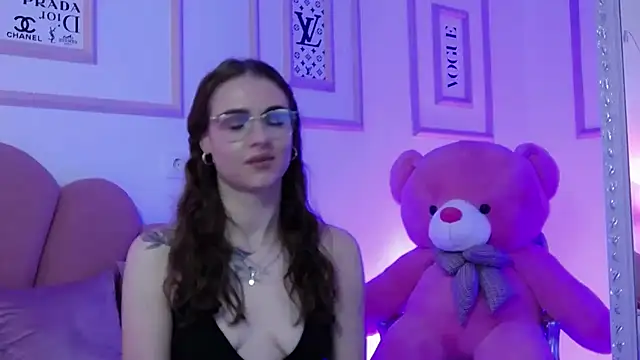 Snapshot of Abby__White chatting on 01/31/25, 11:24 Abby White online show from 01/31/25, 11:24