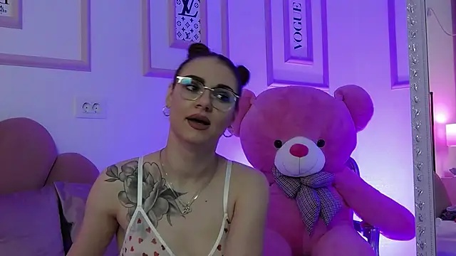 Snapshot of Abby__White chatting on 02/04/25, 05:01 Abby White online show from 02/04/25, 05:01