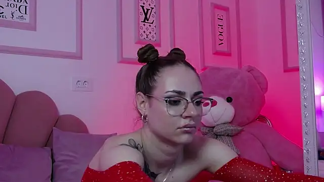 Snapshot of Abby__White chatting on 03/18/25, 11:31 Abby White online show from 03/18/25, 11:31