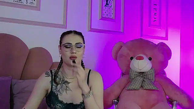 Abby  White online show from 04/17/26, 04:32